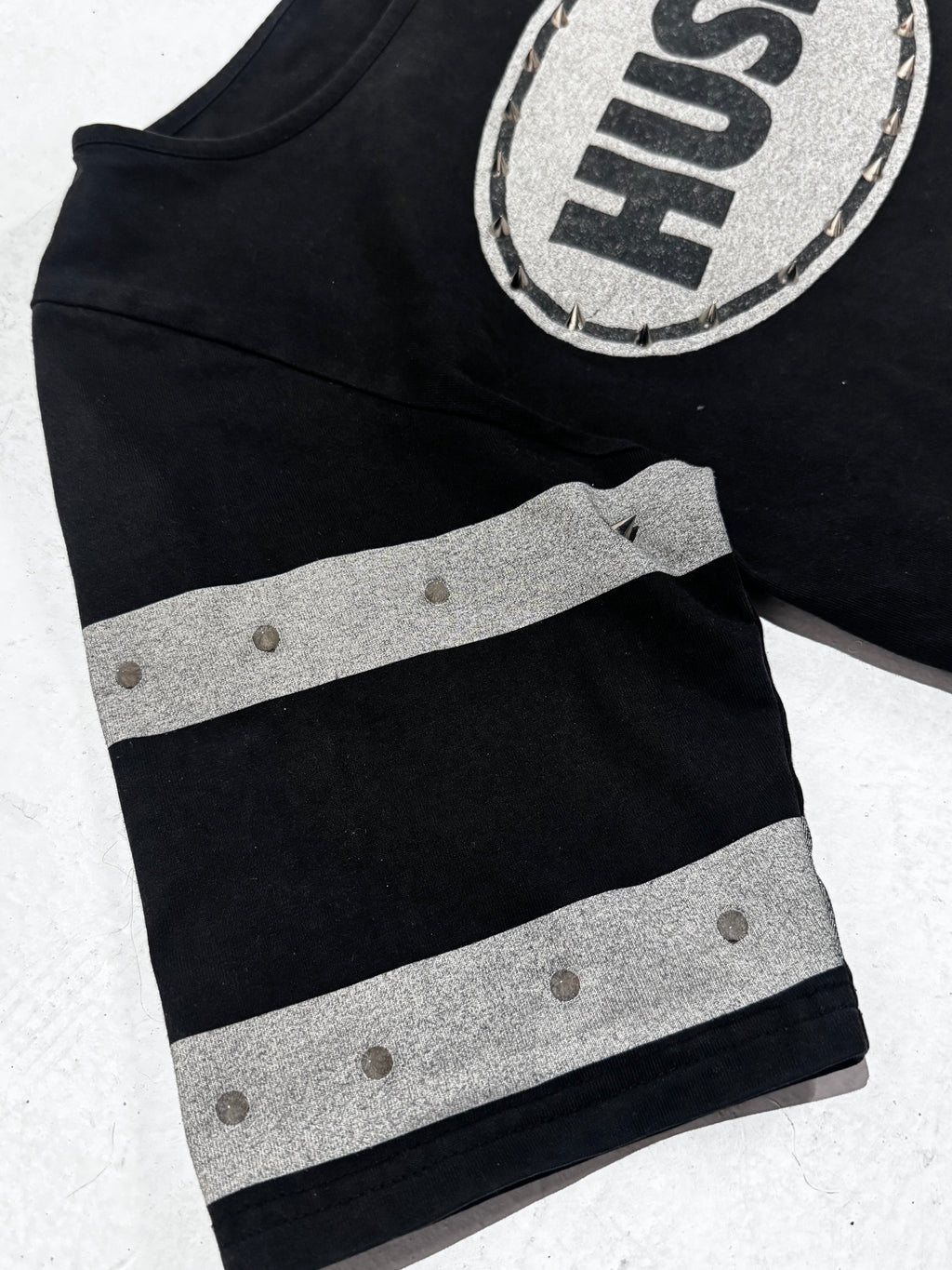 [HUSK000] SPIKED TEE